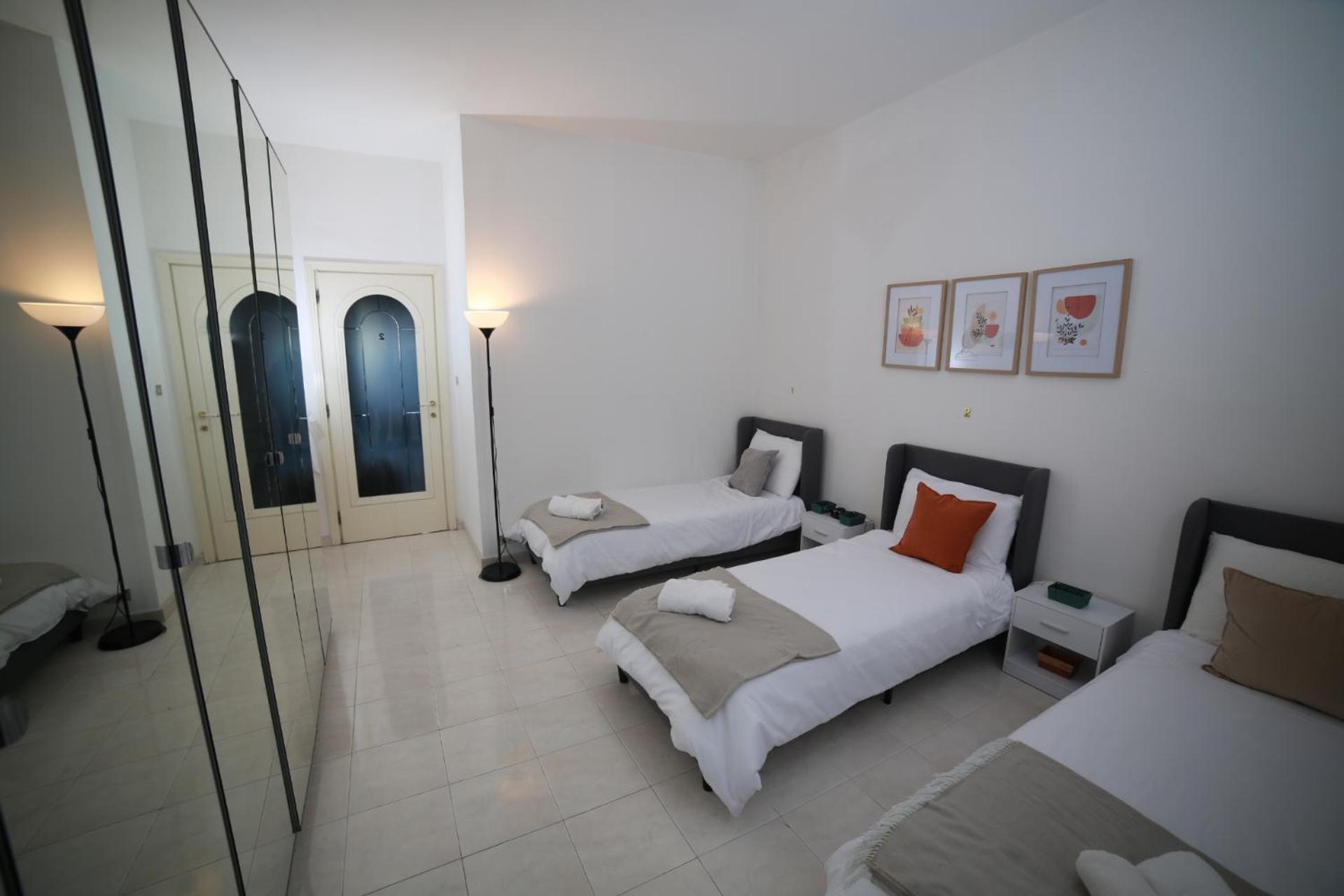 Cozyneat Hub Hostel *